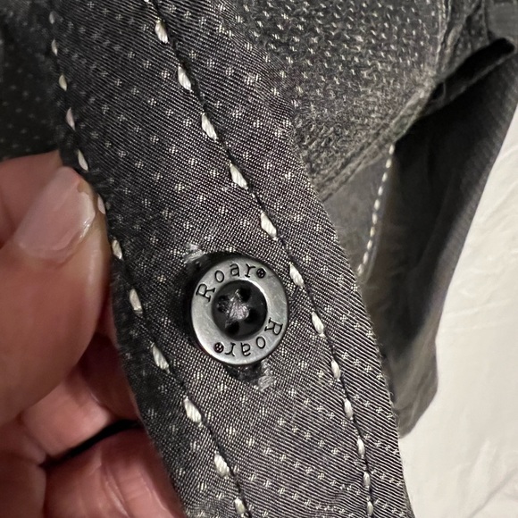 SOLD L $84.50 Signature ROAR from Buckle Gravity Shirt - Picture 7 of 14